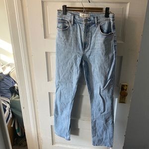 NWOT A&F 90’s slim straight ultra high rise jeans light wash size 28